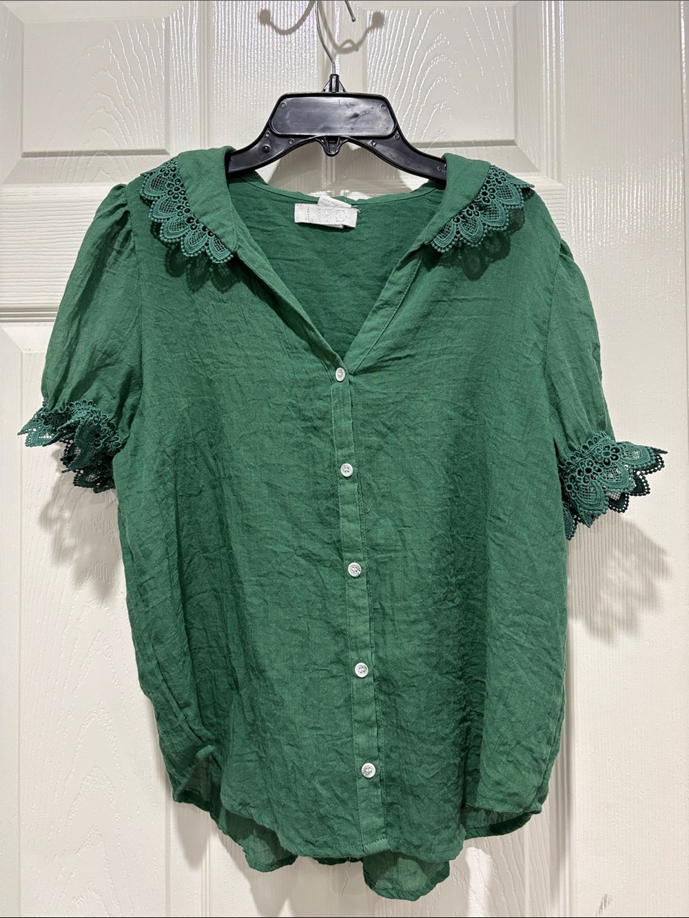 Women’s Green Button-Front Blouse with Lace Collar